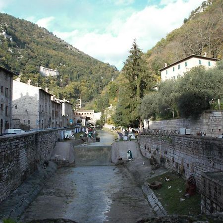 Happy House - Quartiere Monumentale Apartment Gubbio Exterior photo