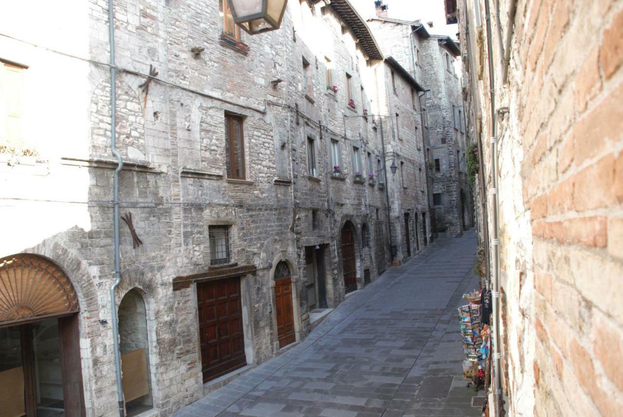 Happy House - Quartiere Monumentale Apartment Gubbio Exterior photo